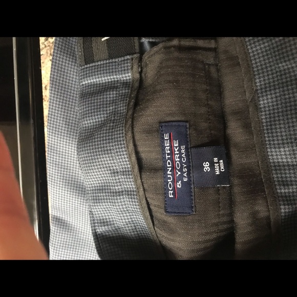 Roundtree and Yorke easy care shorts - Picture 2 of 2